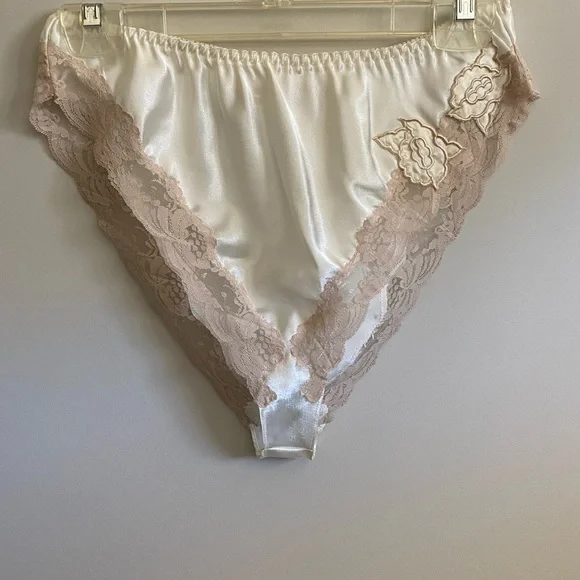 Victoria’s Secret Gold Label Vintage Camisole and Tap Pants size M - Picture 8 of 11
